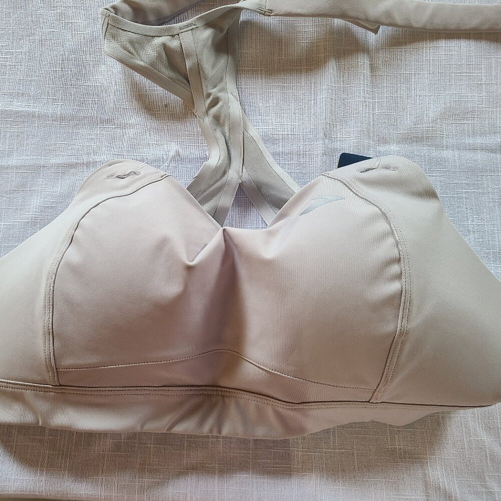 BROOKS SPORTS BRA NWT 38C